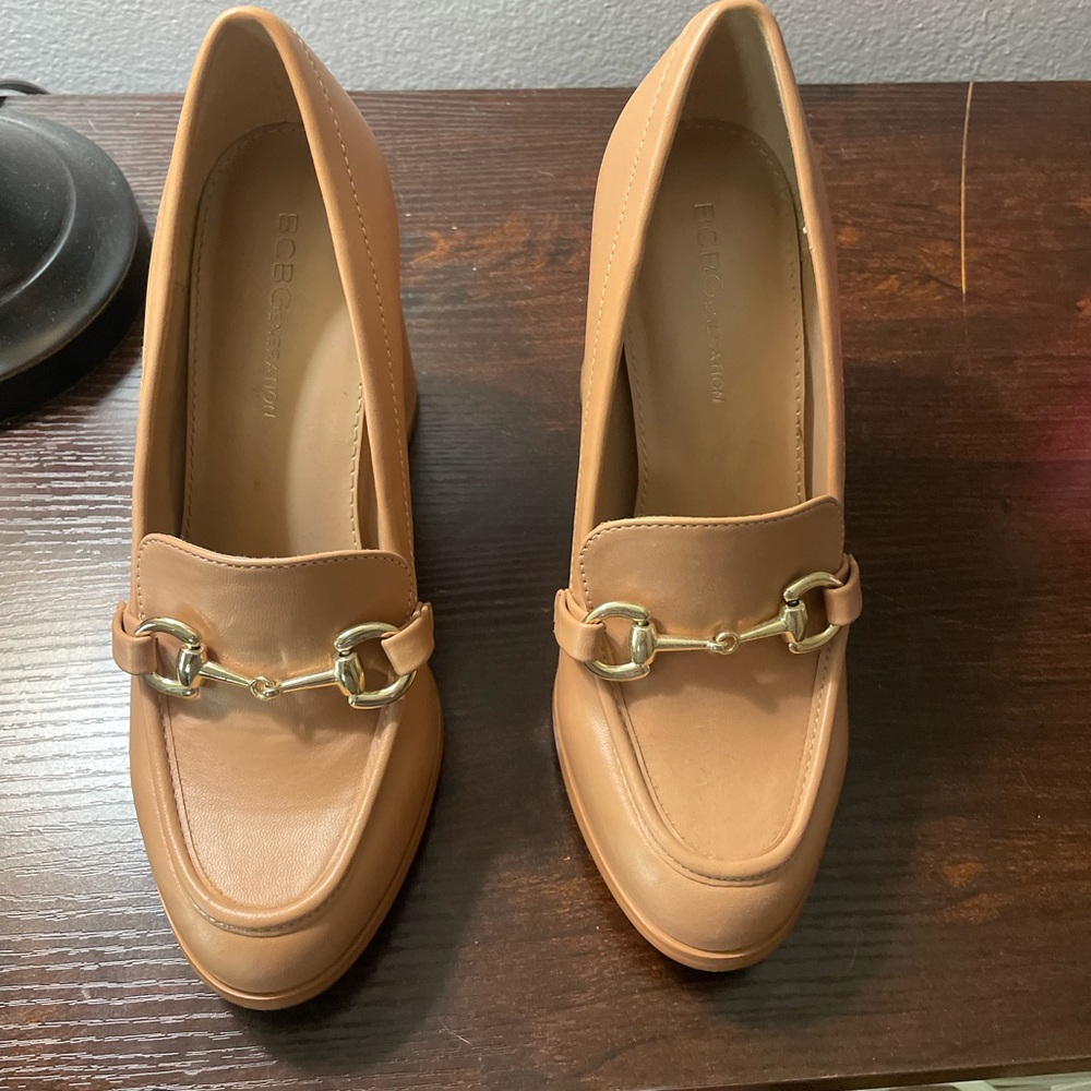 BCBGeneration Brown Loafers with Gold Accent Women’s Size 7
